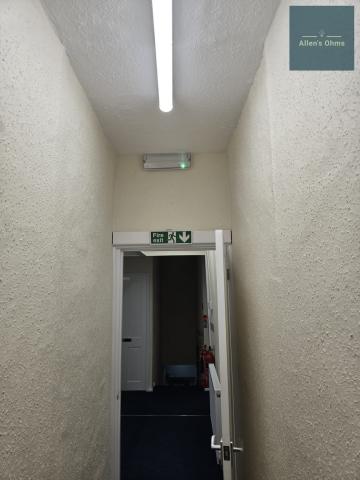 Emergency light unit with a green indicator light